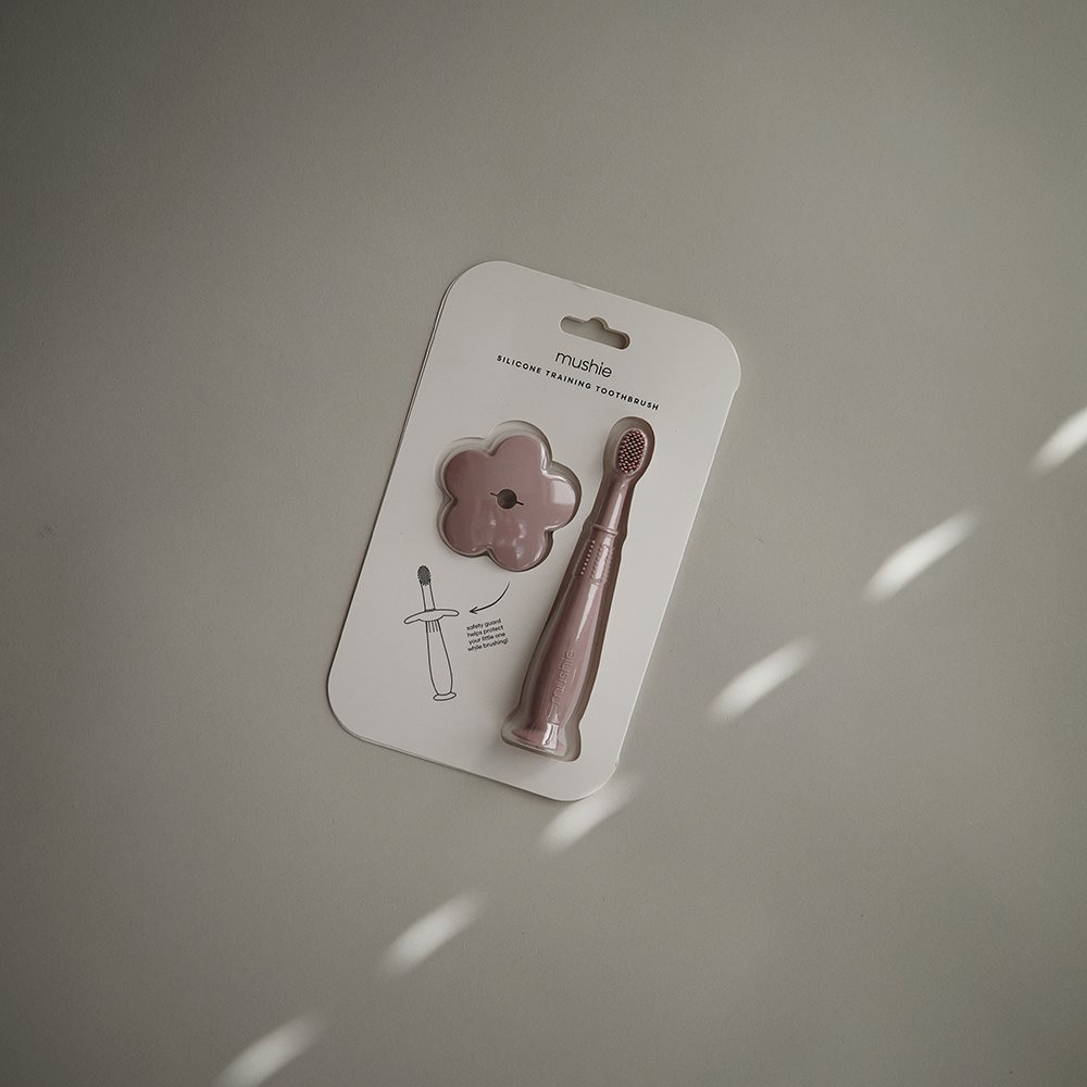 Mushie Εκπαιδευτική Οδοντόβουρτσα Σιλικόνης Flower Soft Lilac - Image 4