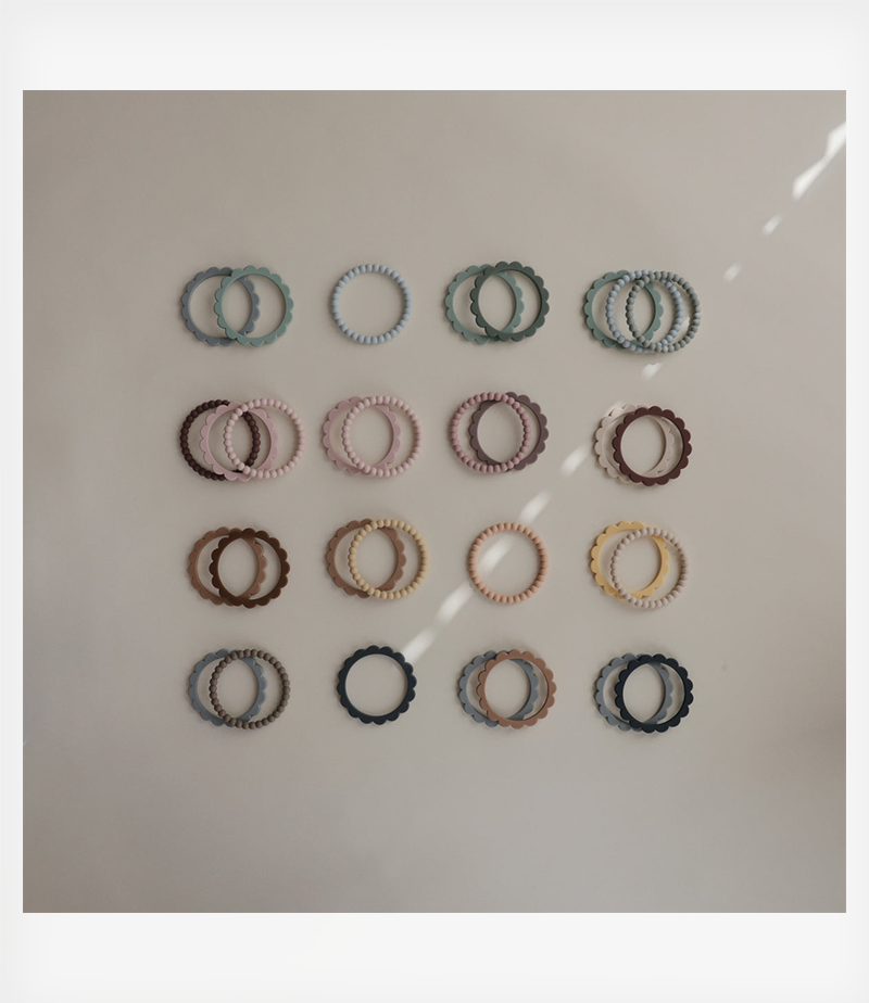 Mushie Μασητικό Σιλικόνης Flower Bracelet 3-τεμ Black/Caramel/Natural - Image 2