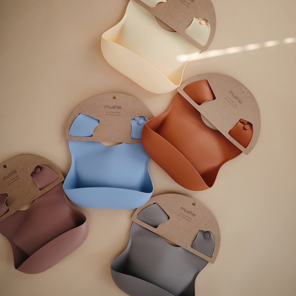 Mushie Σαλιάρα Σιλικόνης Αδιάβροχη με Τσέπη Dove Grey - Image 4